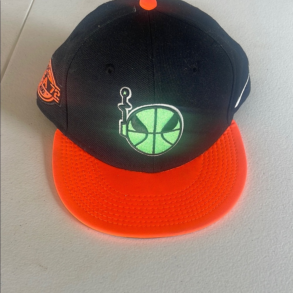 Nike Men’s  Black and Orange Basketball Cap